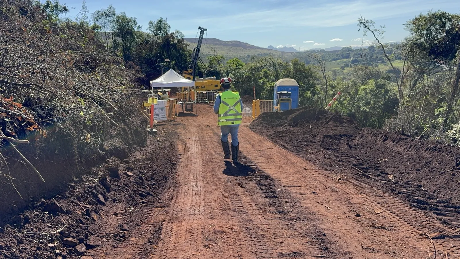 Frente de obra atendida pela Damasco Penna.